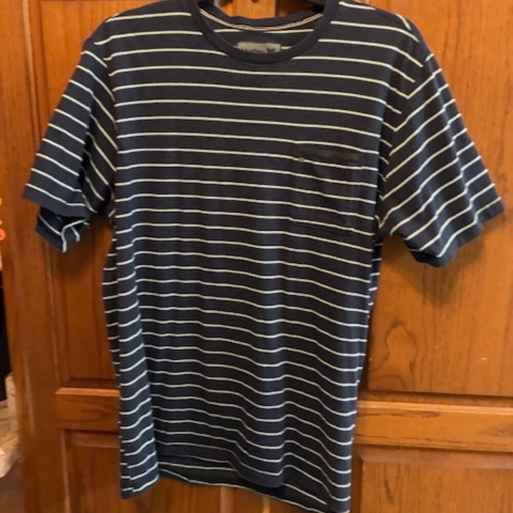 Hurley Men's Navy blue &white striped T shirt Size L